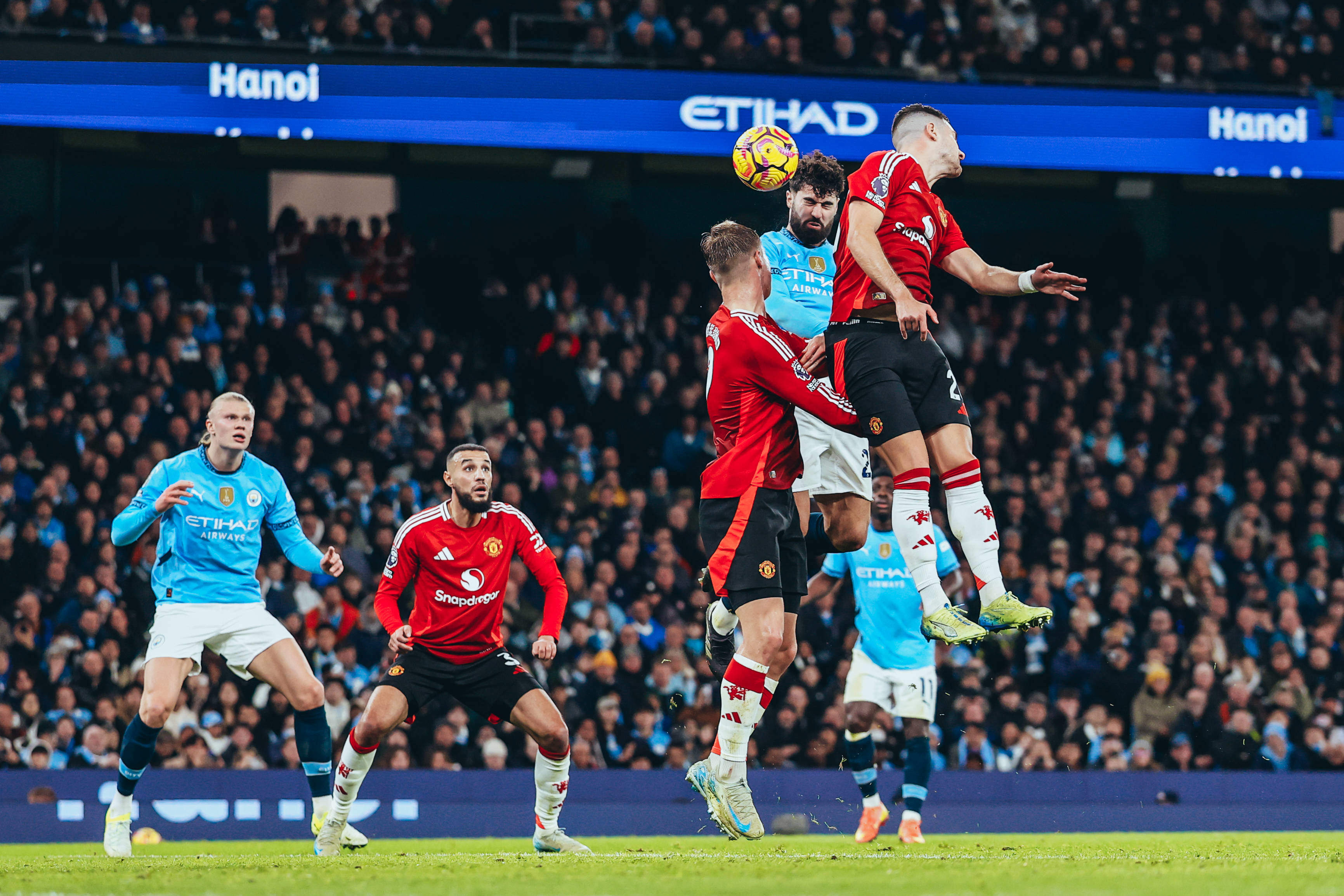 关于热门对决：国际足坛精彩赛事惊险纷呈的信息