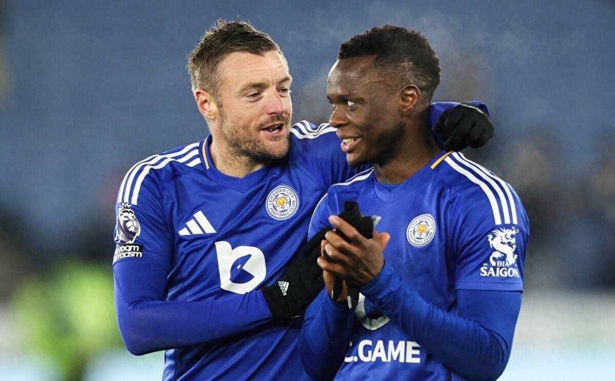 曼联主场大胜莱斯特城，重返英超前四位置