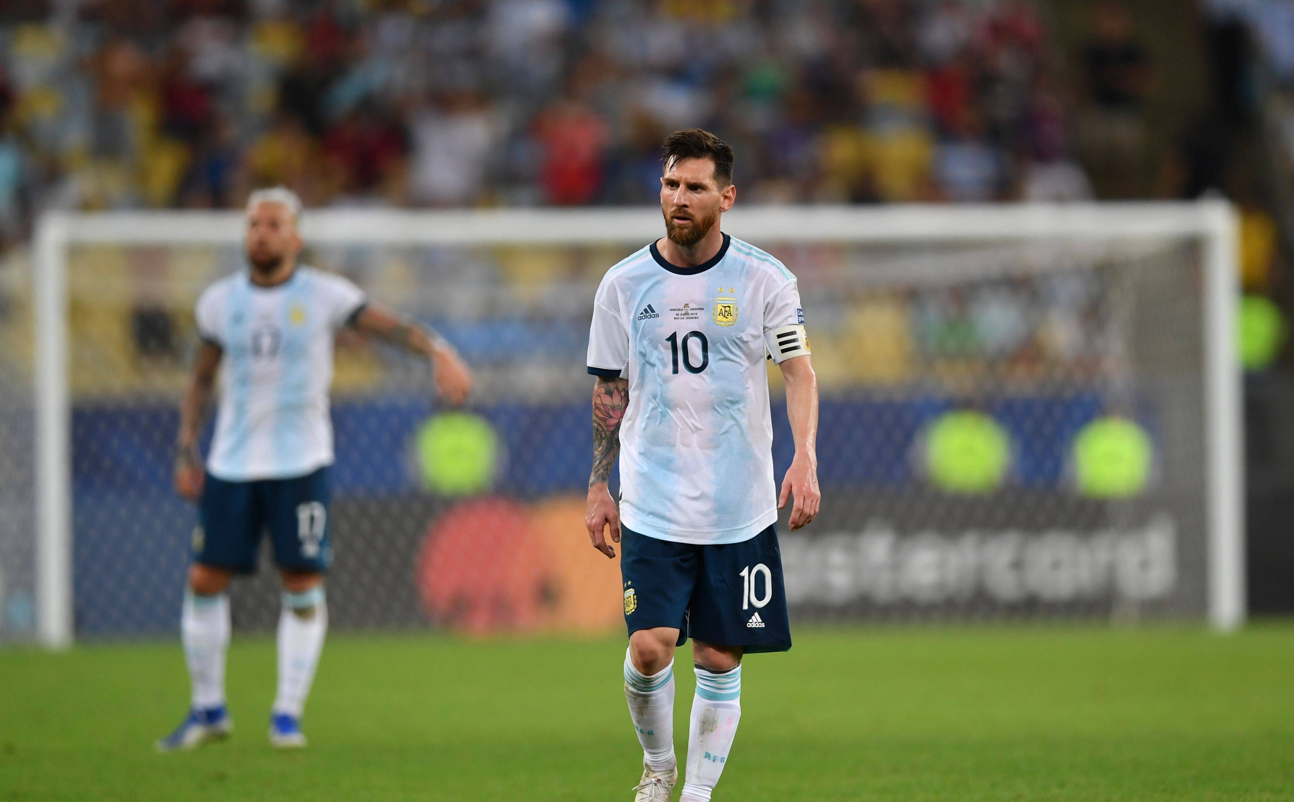 关于阿根廷球星表现抢眼，引发球迷狂潮的信息