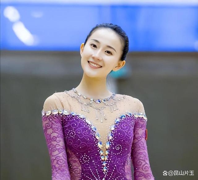 开云体育app-姑娘们在球场上尽显飒爽英姿，实力出众