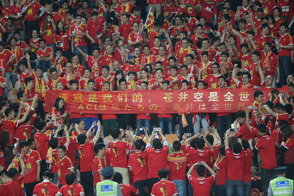 开云体育网站-比赛胜利后，球员们的庆祝方式绝对称得上趣味十足！