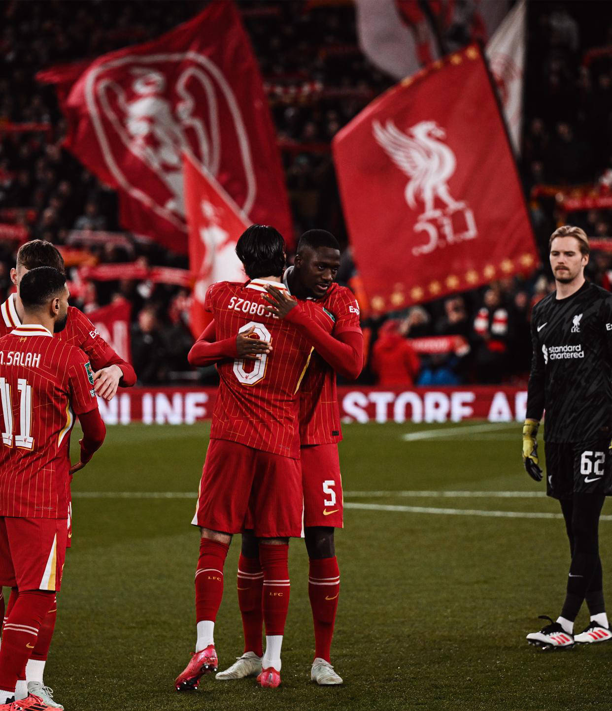 利物浦主场逼平托特纳姆热刺，保持不败