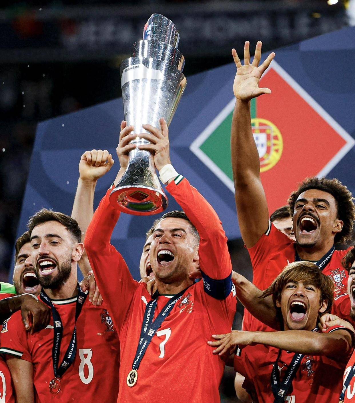 开云体育官网-包含葡萄牙球队赢得惊心动魄比赛，晋级半决赛的词条