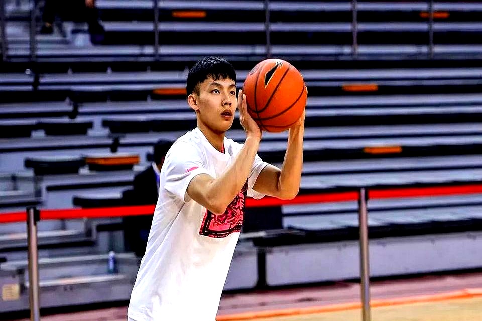 关键时刻决胜负，谁将成为赛场英雄？