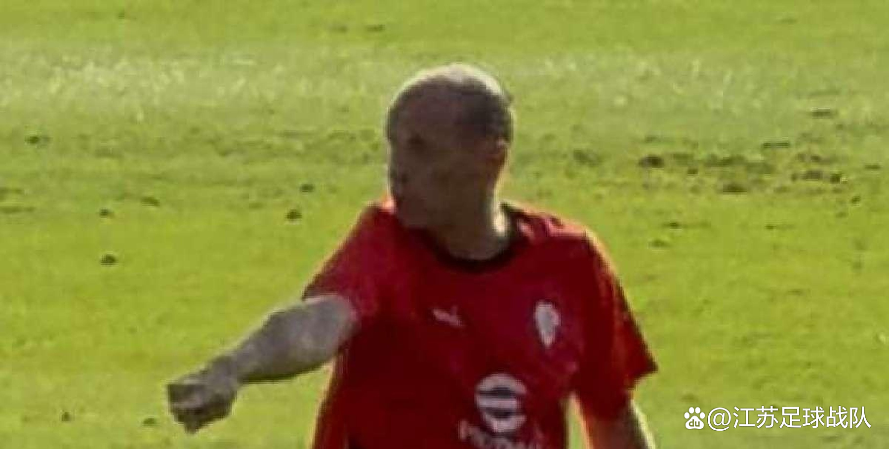 开云体育中国官网-阿森纳新援表现低迷，球迷不满！