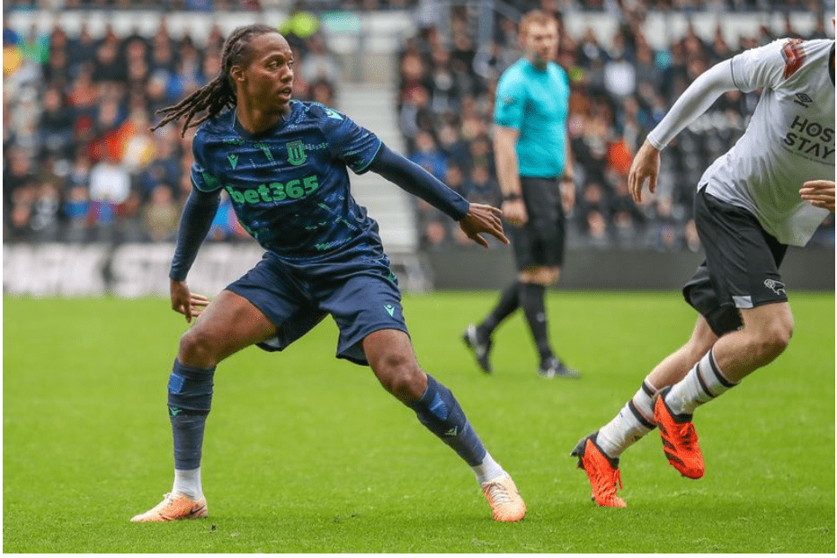 关于斯托克城战平哈德斯菲尔德，难分胜负的信息