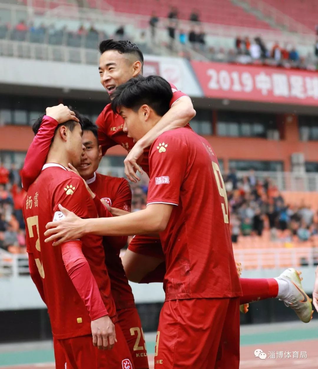 精妙配合打破僵局，带领球队胜利