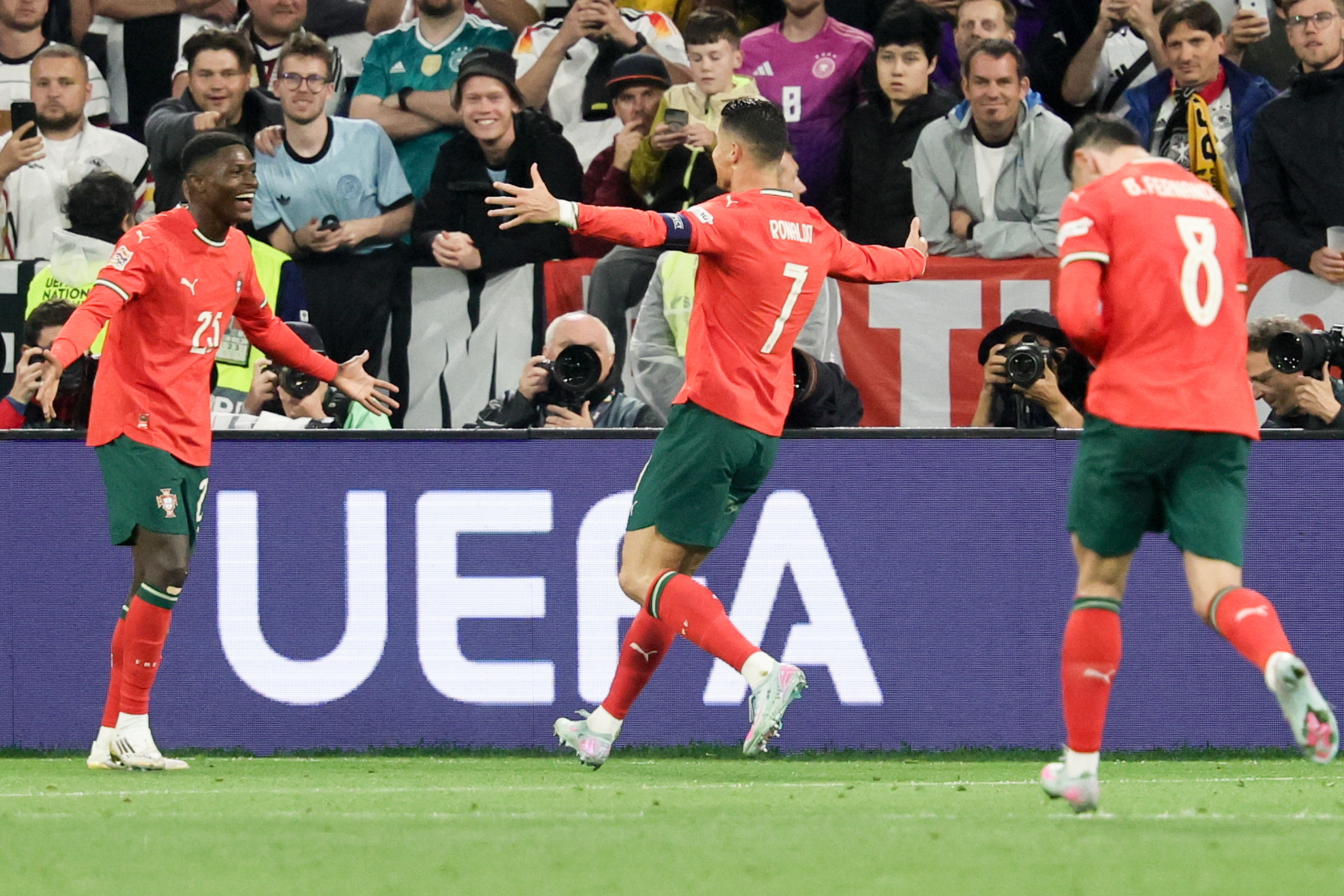 欧国联比赛战绩查看，球员表现亮眼的简单介绍