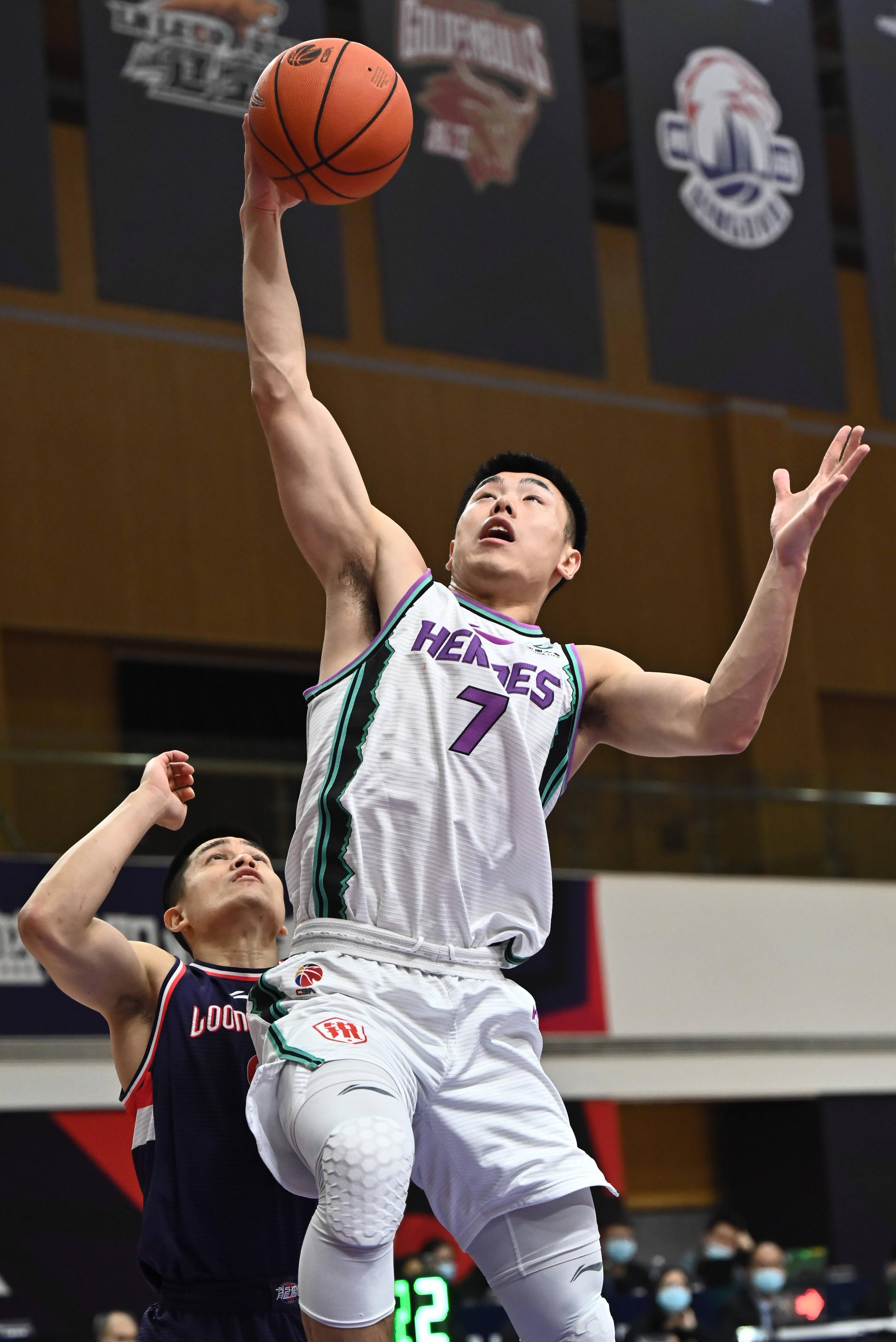 刚毅表现！球员们奋力拼搏争夺荣耀的简单介绍