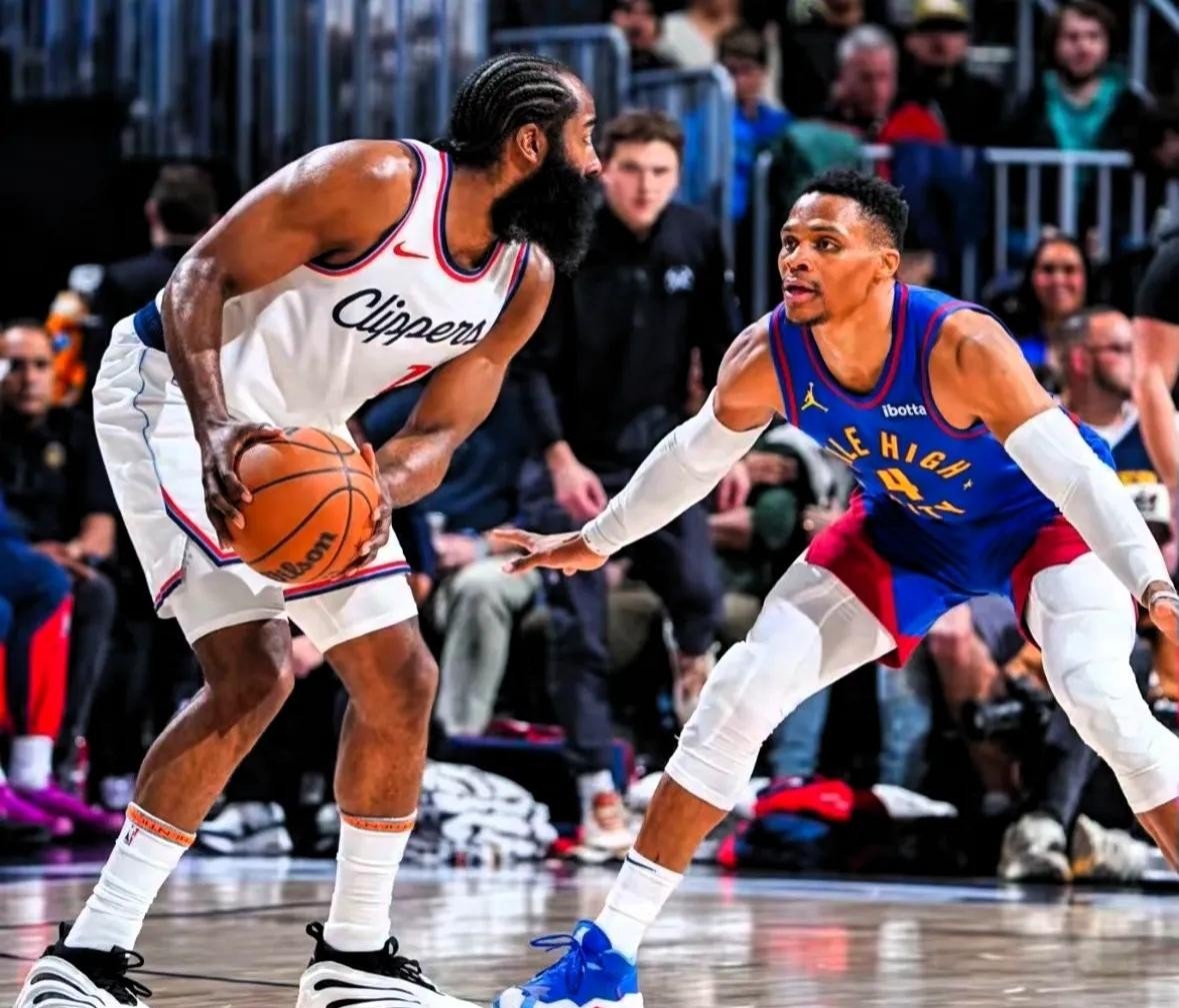 包含篮球赛事热度持续升温，球队实力不容小觑的词条