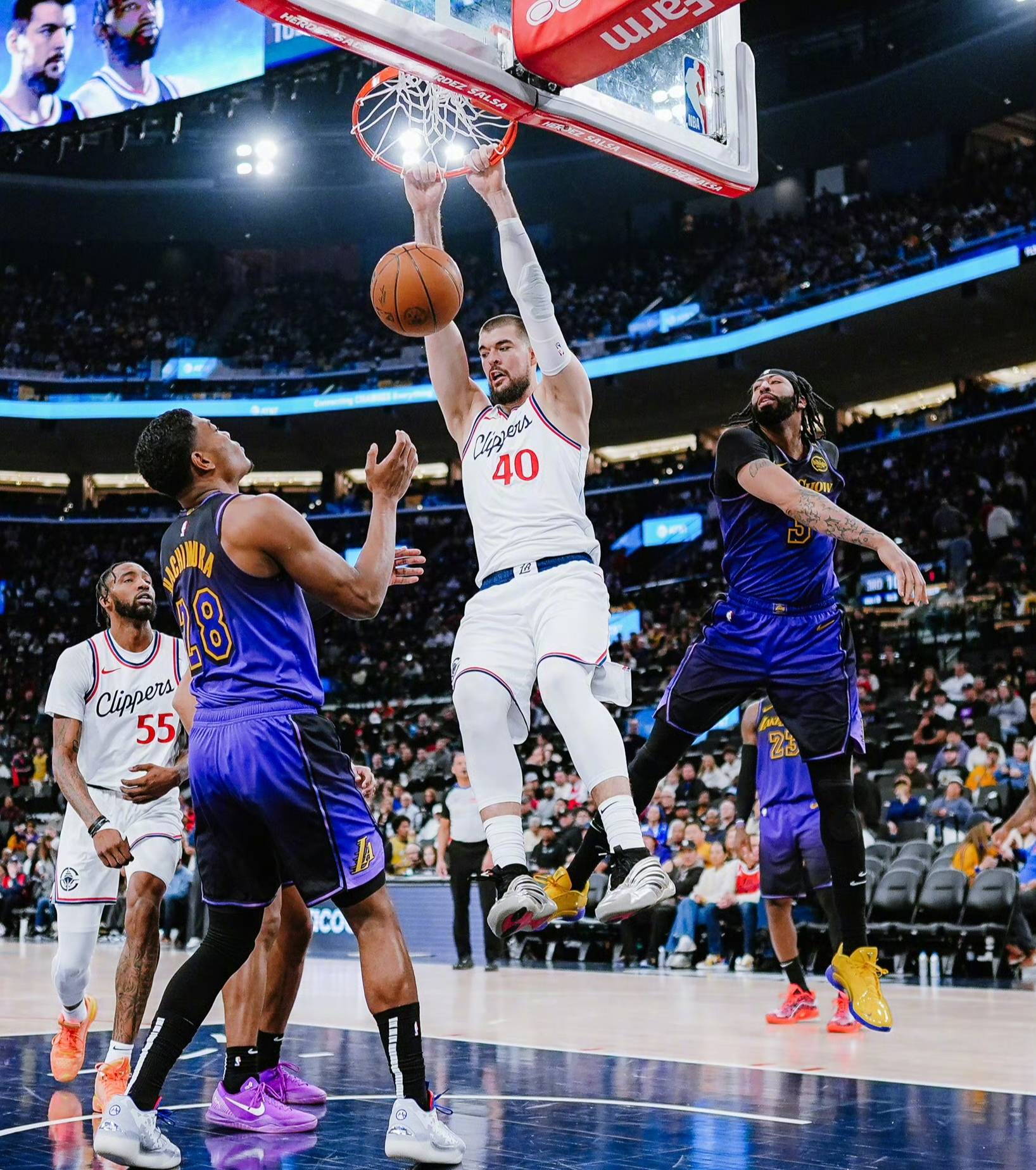 快船队在激烈对决中获得关键胜利晋级下一轮的简单介绍